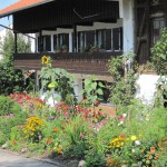 Bauernhaus mit Blumen